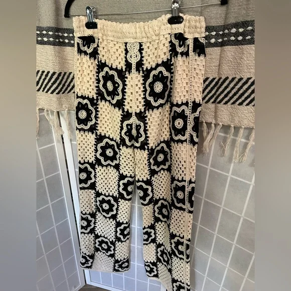 12. NWOT POL Stylish Black and Cream Crochet Pants - Picture 6 of 7